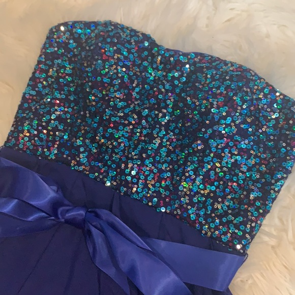 Blue dress with colorful sequins - Picture 3 of 3